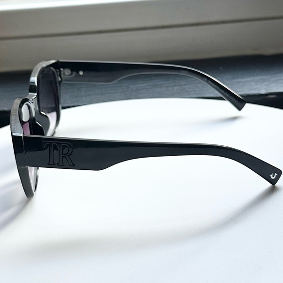 🌸TRUE RELIGION🌸 Black Sunglasses RT56397 - Picture 5 of 10